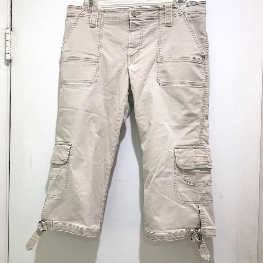 Vintage AEO Cargo Capri Pants Great Details!